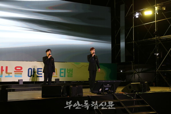 JTBC 오디션 프로그램 팬텀싱어 시즌1 우승자인 '포르테 디 콰트로'의 고훈정(왼쪽), 김현수(오른쪽)