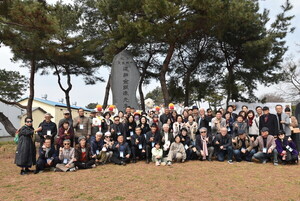 지운 김철수 선생 40주기 추모식..."선생은 우리에게 봄이었습니다" - 뉴스 썸네일 이미지